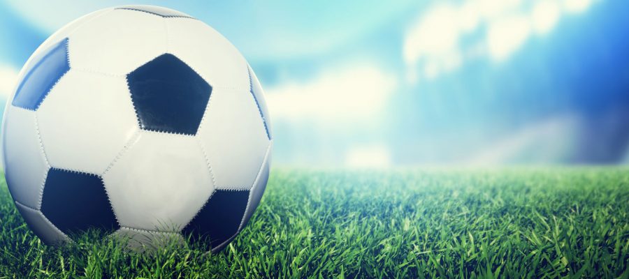Hintergrundbild Fußball auf Rasen